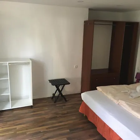 Vizparti Apartmanok Διαμέρισμα *
